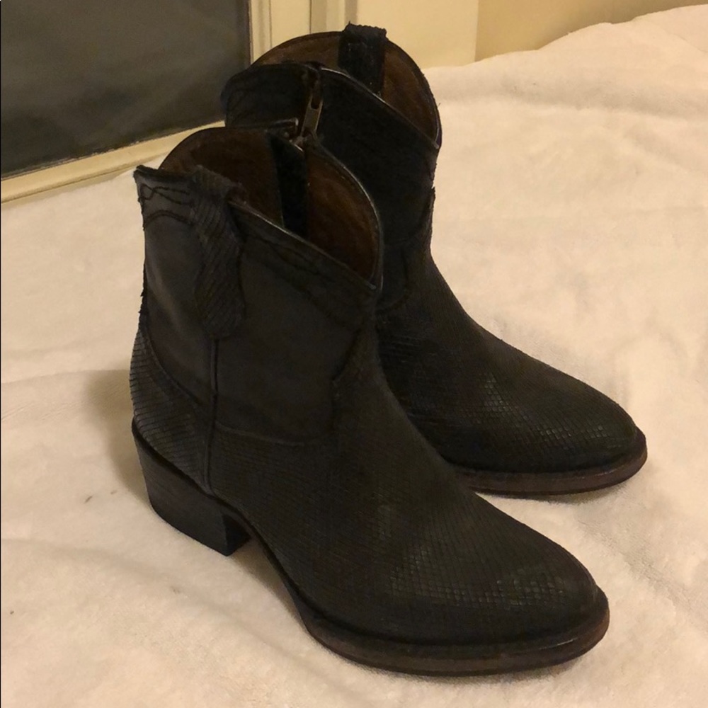SZ 7 Black snakeskin boots, Seal of the Sutro.